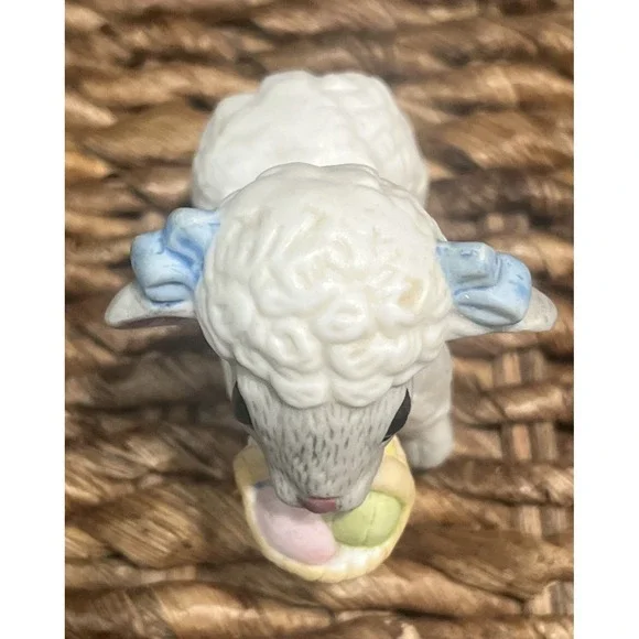 Vintage Enesco White Sheep Lamb Easter egg  Basket Figurine Made In Taiwan EUC! - Picture 4 of 5